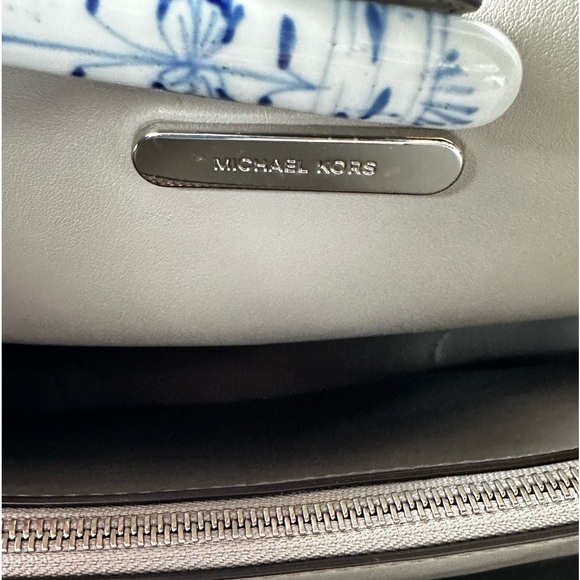 Michael Kors Mercer Gallery Studio Large Center Zip Tote Leather in Pearl Grey - Picture 12 of 15